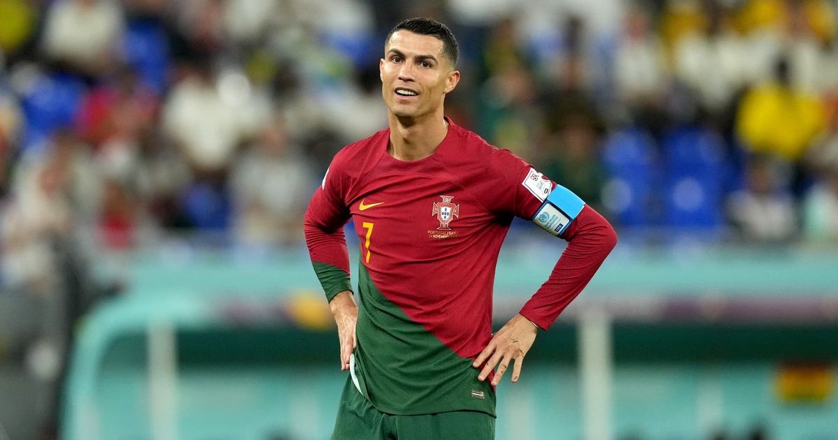 xuat-hien-clb-duy-nhat-tai-premier-league-gui-de-nghi-cho-ronaldo